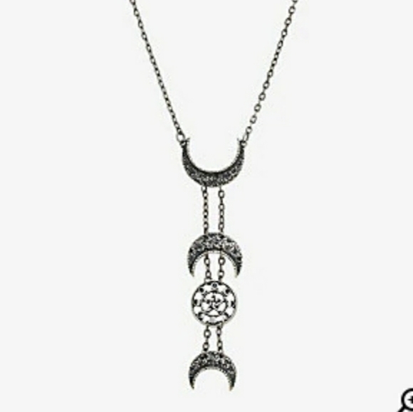 BLACKHEART MOON NECKLACE - Picture 2 of 4